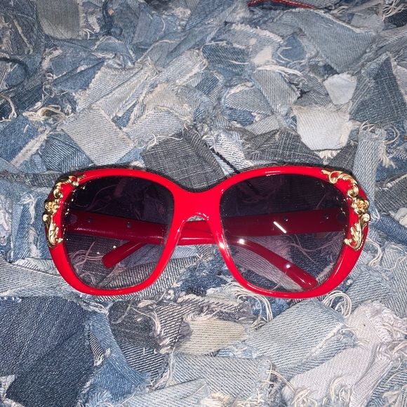 Sunglasses - Picture 3 of 5